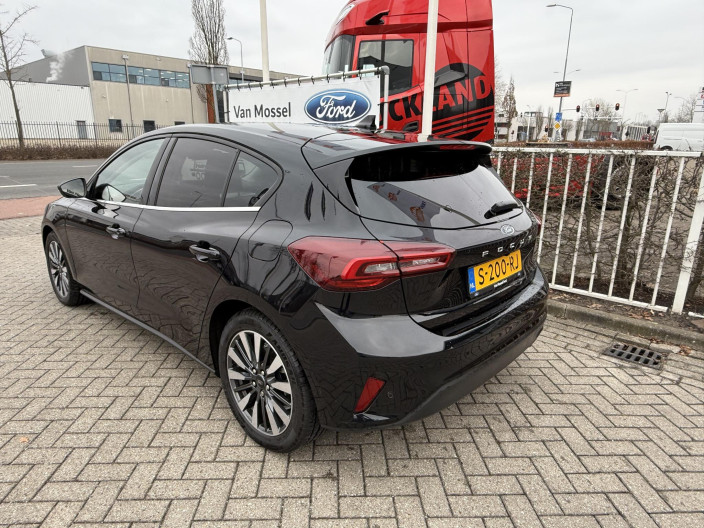 Ford Focus thumbnail 3
